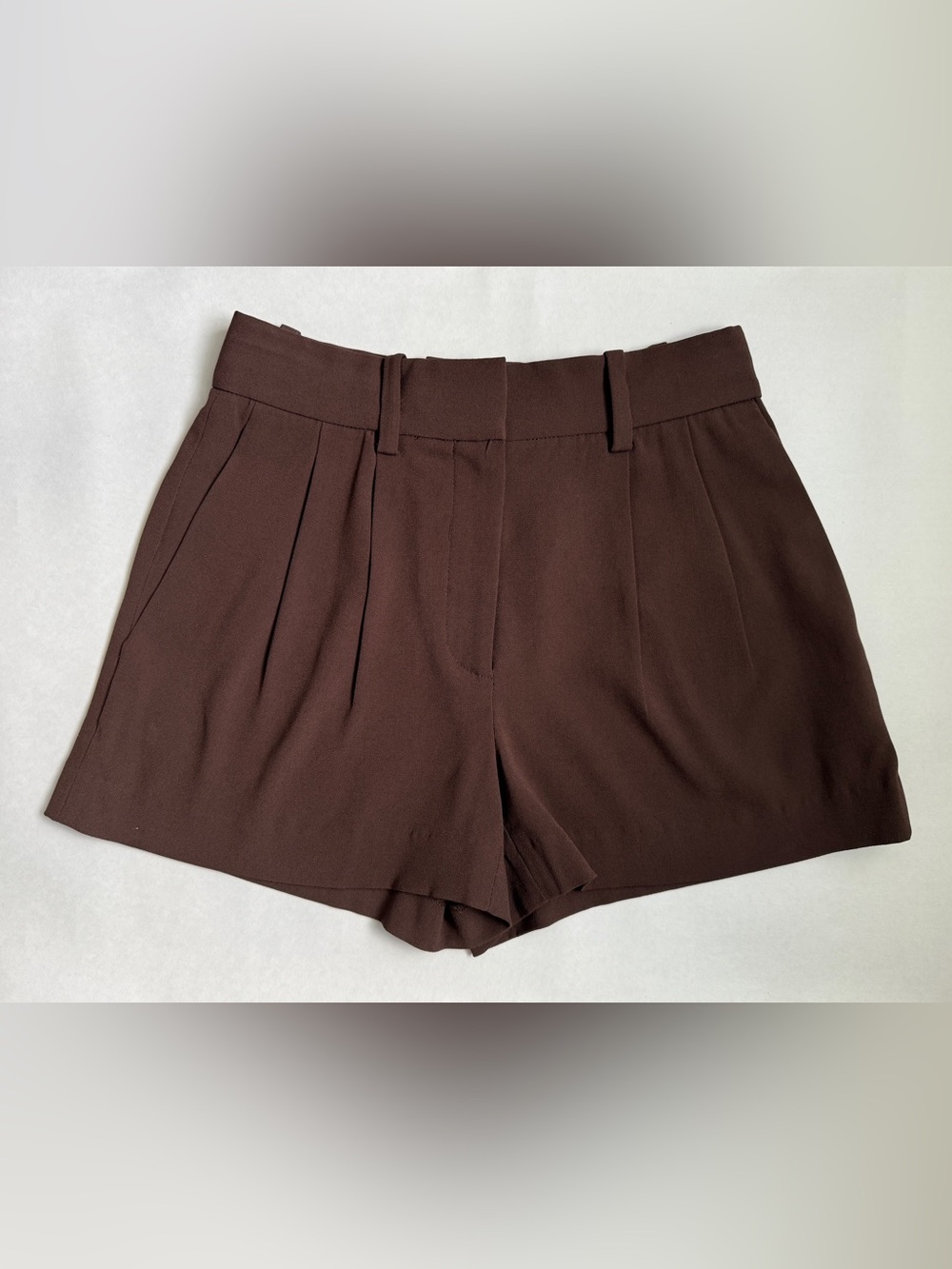 Aritzia Babaton High-Waist Pleated Tailored Shorts in Brown Size 0
